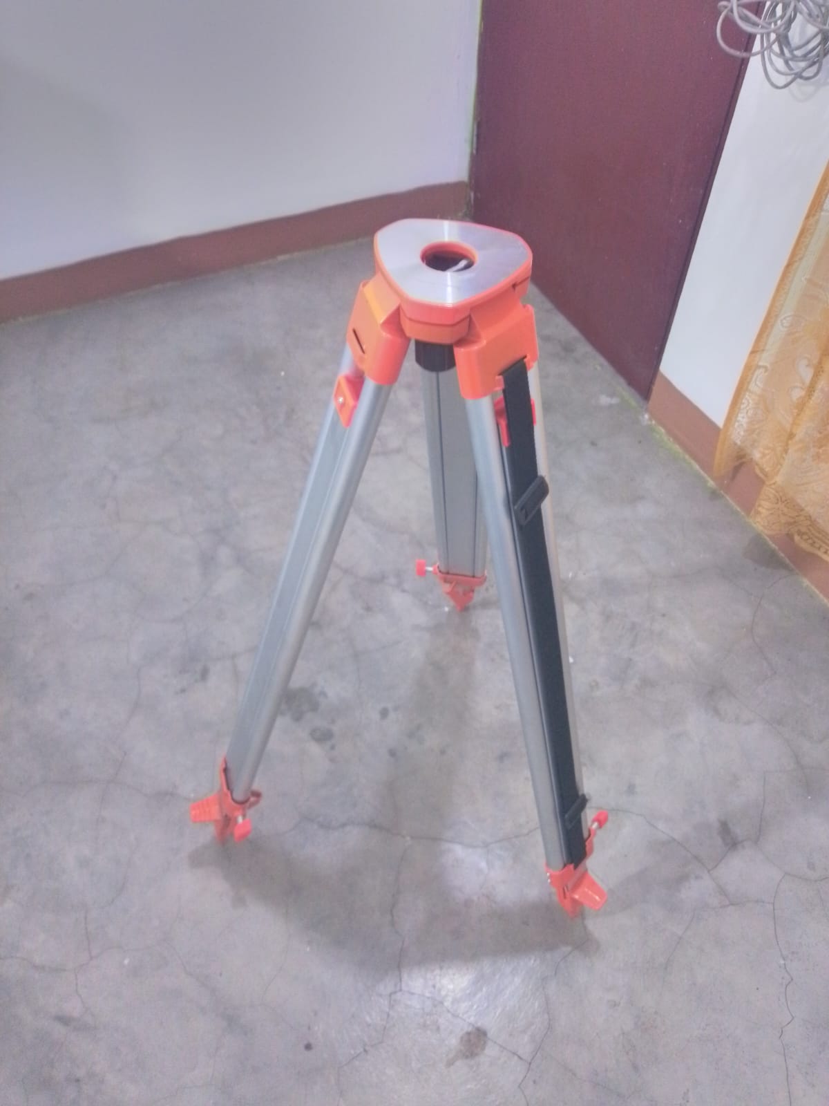 TRIPODE TOPOGRAFICO PARA NIVEL OPTICO AUTOMATICO